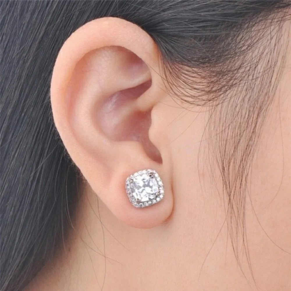 *NEW 18K White Gold Diamond Halo Stud Earrings